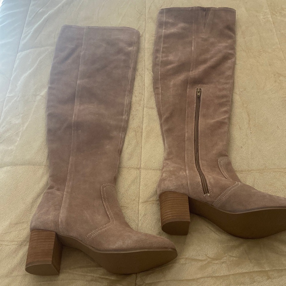 Tan heeled boots - size 9